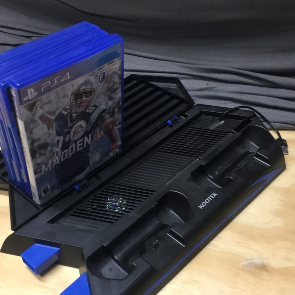 Ps4 Gameholder, Fan, and Controller charger